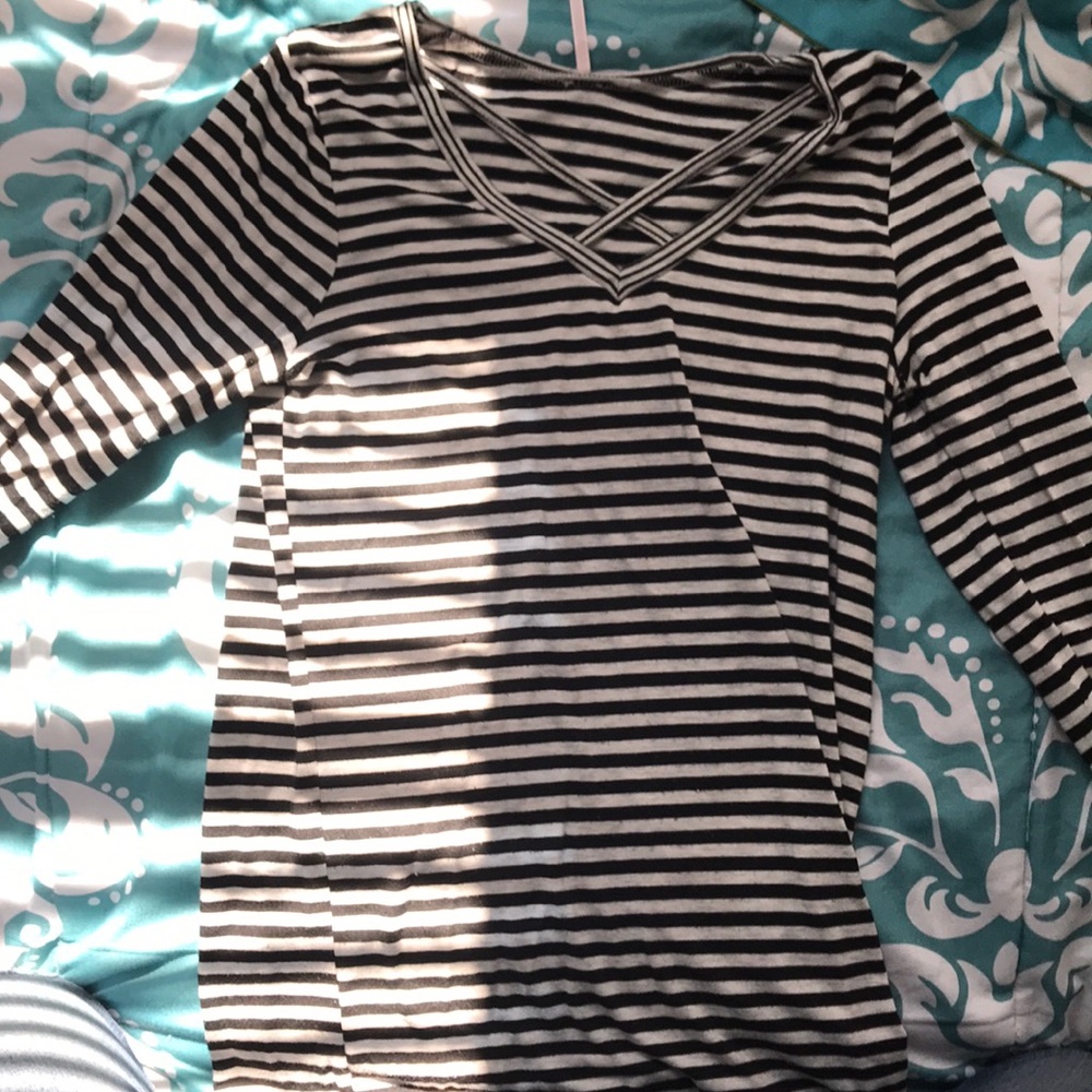 cross-neck longsleeve shirt